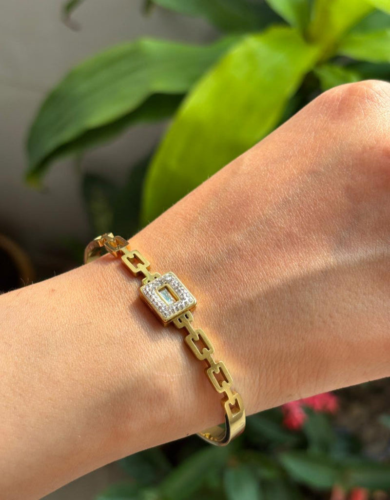 Celestia Gleam Gold Link Bangle