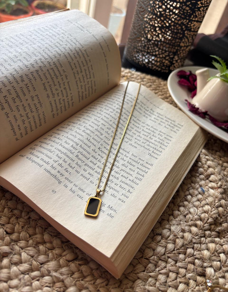 Noir Rectangle Elegance Pendant