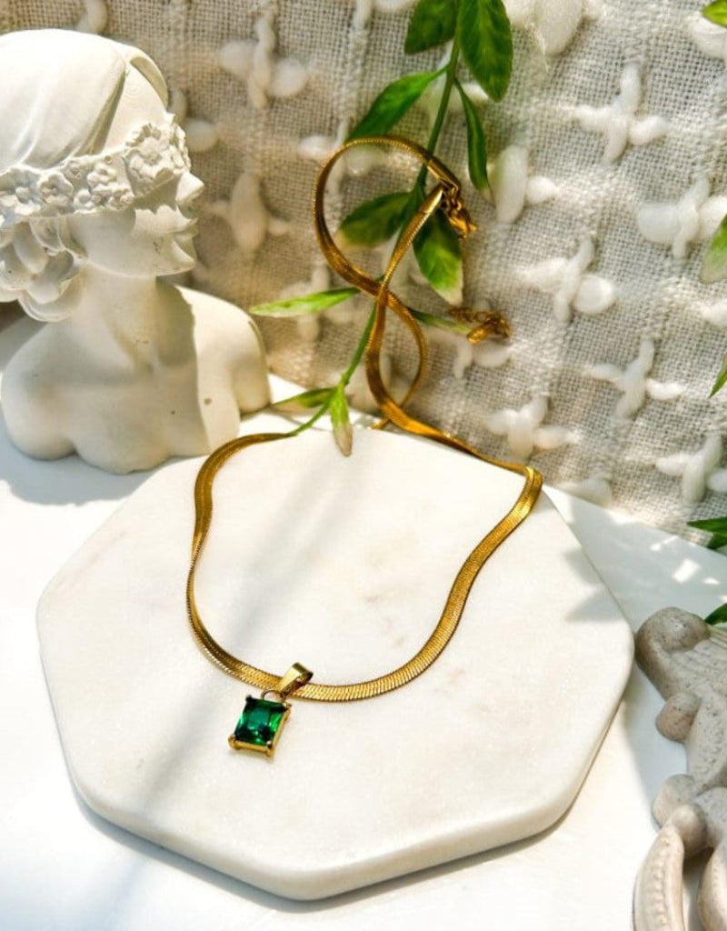 Verde Aura Emerald Elegance Necklace